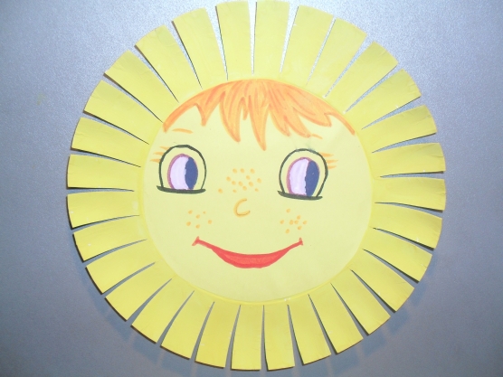 яркая поделка в виде солнышка на масленицу из бумаги